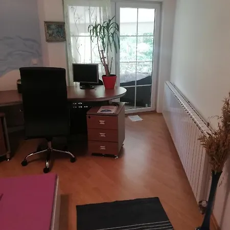 Edina 招待所 *